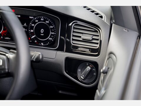 Volkswagen Golf R TSI 4MOTION DSG 32