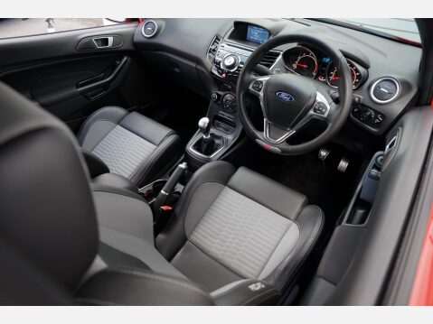 Ford Fiesta ST-3 6