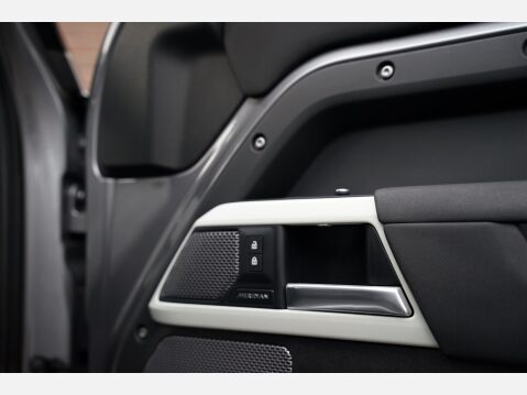 Land Rover Defender HARD TOP SE MHEV 32