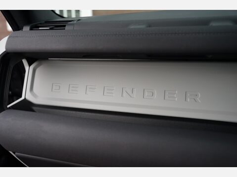 Land Rover Defender HARD TOP SE MHEV 36