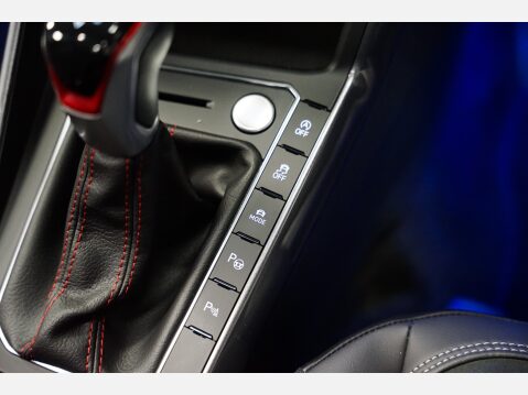 Volkswagen Polo GTI TSI DSG 32