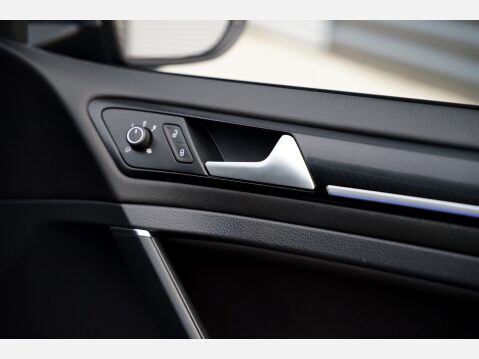 Volkswagen Golf R 32