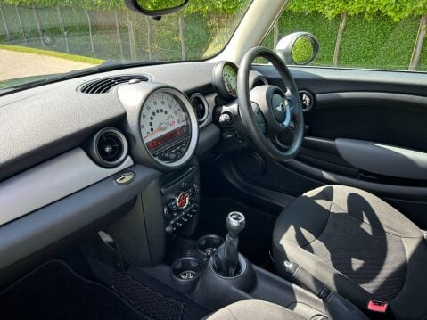 Mini Hatch 1.6 Cooper Euro 5 (s/s) 3dr 13