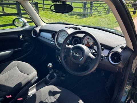 Mini Hatch 1.6 Cooper Euro 5 (s/s) 3dr 14
