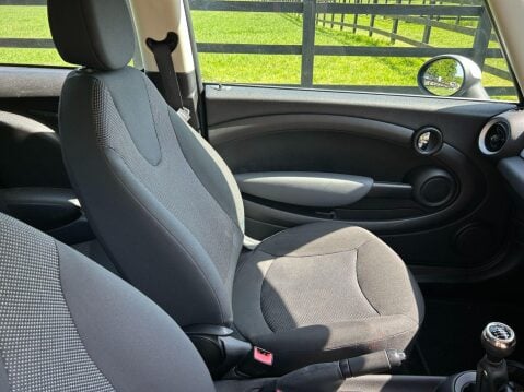 Mini Hatch 1.6 Cooper Euro 5 (s/s) 3dr 25