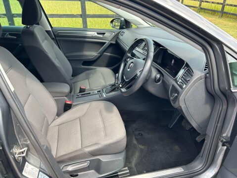 Volkswagen Golf 35.8kWh e-Golf Auto 5dr 13