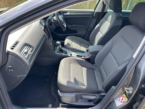 Volkswagen Golf 35.8kWh e-Golf Auto 5dr 24