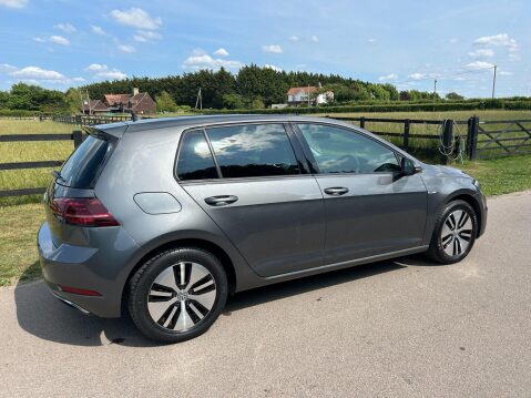 Volkswagen Golf 35.8kWh e-Golf Auto 5dr 4