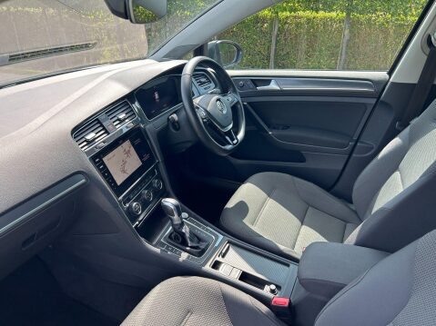 Volkswagen Golf 35.8kWh e-Golf Auto 5dr 11