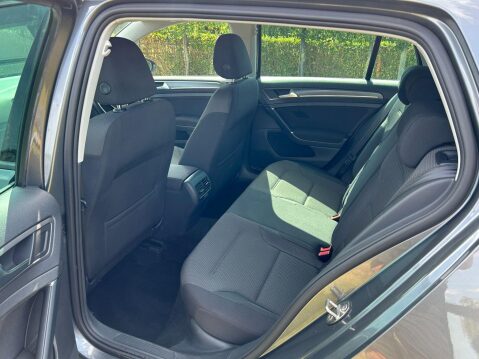 Volkswagen Golf 35.8kWh e-Golf Auto 5dr 17