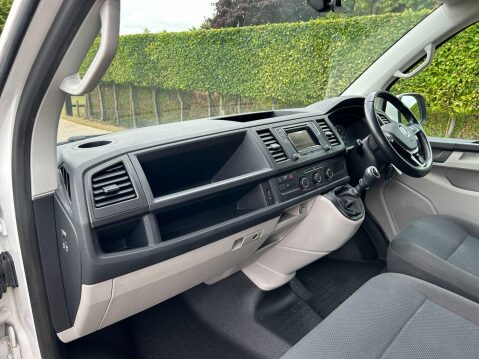 Volkswagen Transporter 2.0 TDI T30 BlueMotion Tech Highline FWD SWB Euro 6 (s/s) 5dr 15
