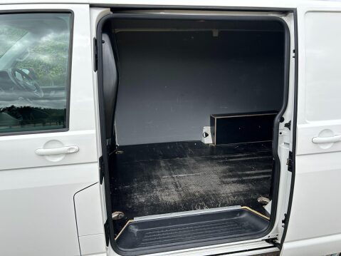 Volkswagen Transporter 2.0 TDI T30 BlueMotion Tech Highline FWD SWB Euro 6 (s/s) 5dr 22