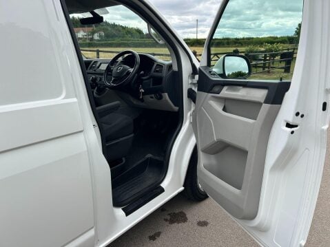Volkswagen Transporter 2.0 TDI T30 BlueMotion Tech Highline FWD SWB Euro 6 (s/s) 5dr 26