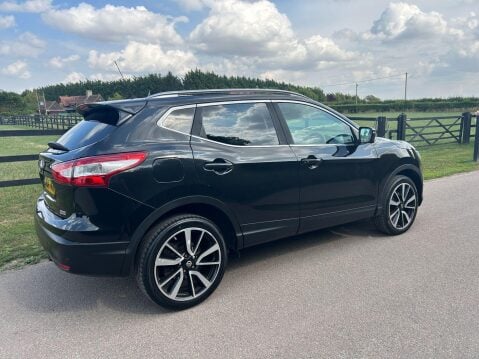 Nissan Qashqai 1.2 DIG-T Tekna 2WD Euro 5 (s/s) 5dr 8