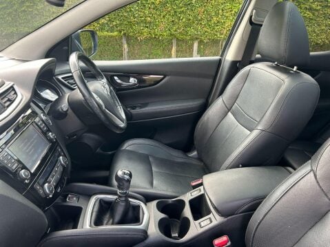 Nissan Qashqai 1.2 DIG-T Tekna 2WD Euro 5 (s/s) 5dr 24