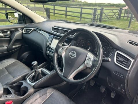 Nissan Qashqai 1.2 DIG-T Tekna 2WD Euro 5 (s/s) 5dr 12
