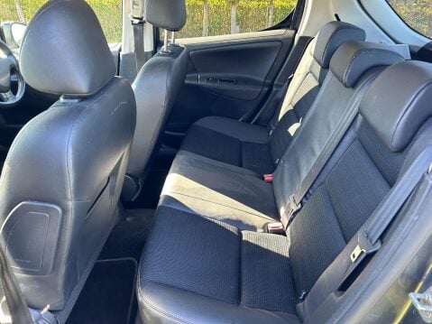 Peugeot 207 1.6 HDi Allure Euro 5 5dr 13