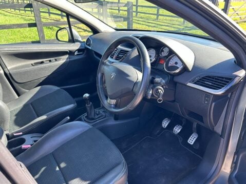 Peugeot 207 1.6 HDi Allure Euro 5 5dr 9