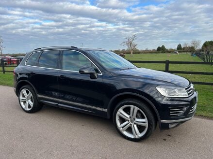 Volkswagen Touareg 3.0 TDI V6 BlueMotion Tech R-Line Tiptronic 4WD Euro 6 (s/s) 5dr