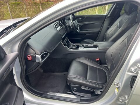 Jaguar XE 2.0d R-Sport Auto AWD Euro 6 (s/s) 4dr 9