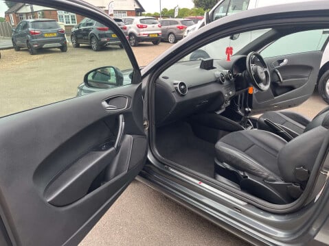 Audi A1 1.6 A1 S Line TDI 3dr 33