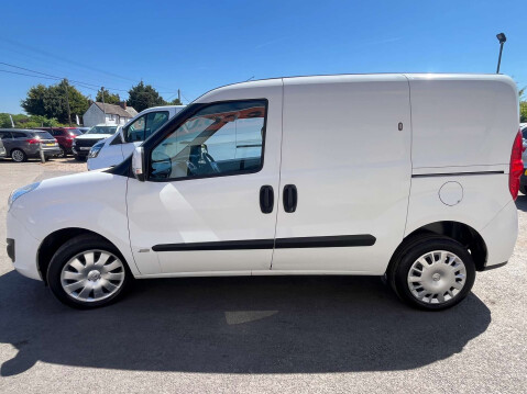 Vauxhall Combo Combo 2300 Sportive 1.3 CDTi ecoFLEX S/S Euro 6 8