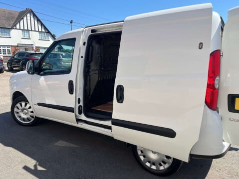 Vauxhall Combo Combo 2300 Sportive 1.3 CDTi ecoFLEX S/S Euro 6 29
