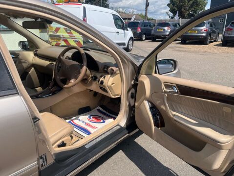 Mercedes-Benz C Class 2.0 C180 Elegance Auto 4dr 16