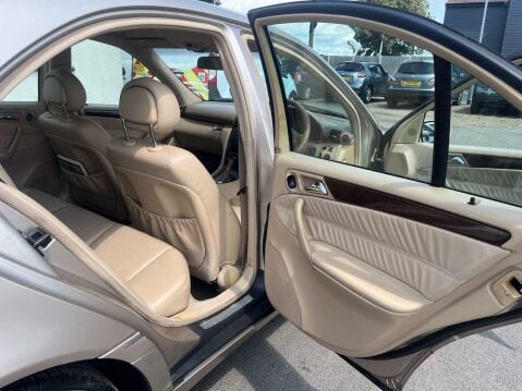 Mercedes-Benz C Class 2.0 C180 Elegance Auto 4dr 28