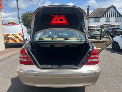 Mercedes-Benz C Class 2.0 C180 Elegance Auto 4dr 32
