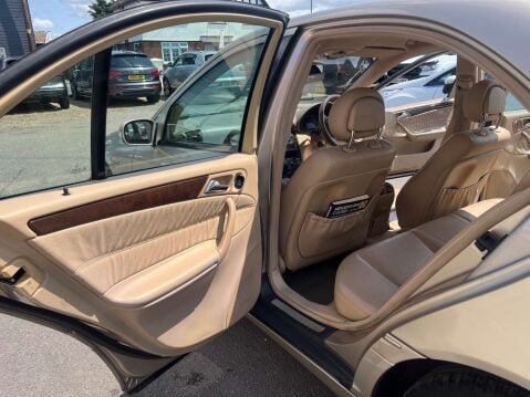 Mercedes-Benz C Class 2.0 C180 Elegance Auto 4dr 34