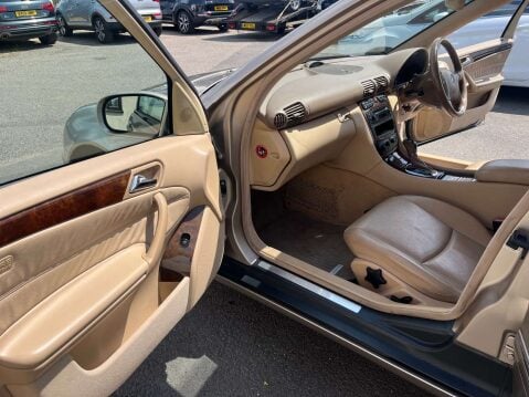 Mercedes-Benz C Class 2.0 C180 Elegance Auto 4dr 37