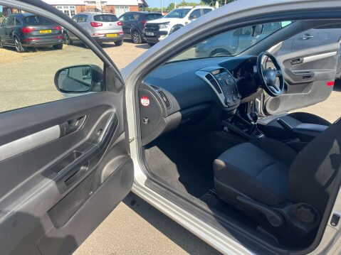 Kia Pro Ceed 1.6 Professional Ceed VR-7 CRDi 3dr 32