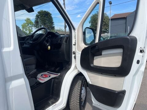 Peugeot Boxer 2.0 Boxer 335 L3 Blue HDi LUTON Box Van 14
