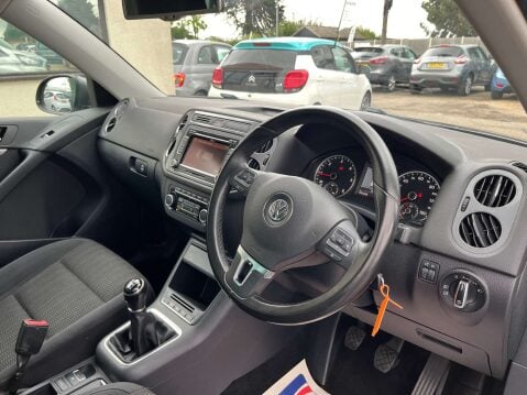 Volkswagen Tiguan 2.0 Tiguan SE TDI BlueMotion Technology 4Motion 4WD 5dr 18