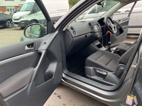 Volkswagen Tiguan 2.0 Tiguan SE TDI BlueMotion Technology 4Motion 4WD 5dr 40