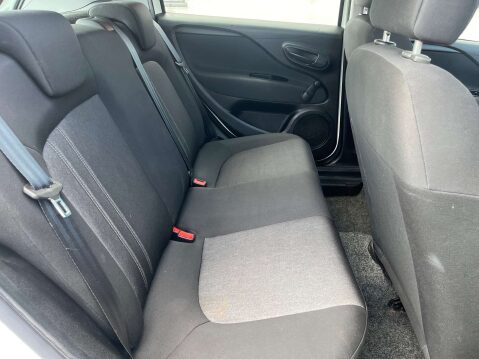 Fiat Punto 1.2 Punto Pop+ 5dr 28