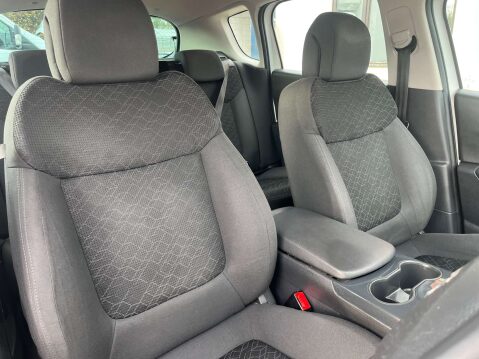 Peugeot 3008 1.6 3008 Active HDi 5dr 27