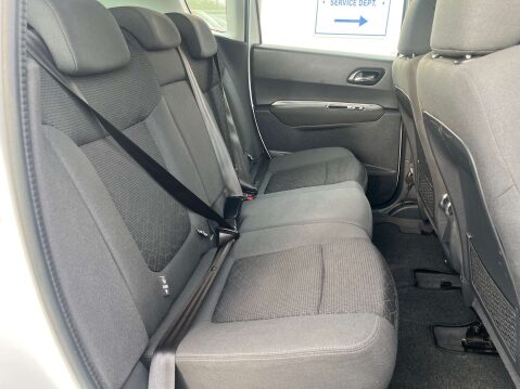 Peugeot 3008 1.6 3008 Active HDi 5dr 29