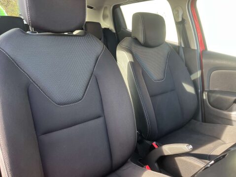 Renault Clio 1.1 Clio Dynamique MediaNav 5dr 27