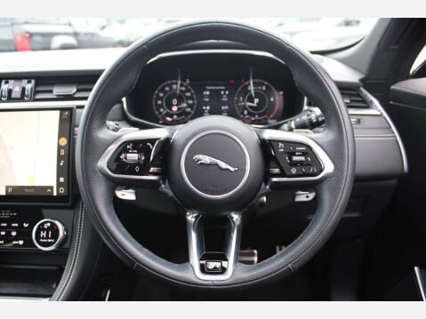 Jaguar F-Pace 3.0 D300 MHEV R-Dynamic HSE Auto AWD 21