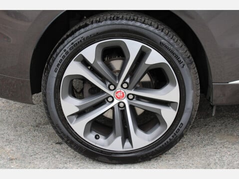 Jaguar F-Pace 3.0 D300 MHEV R-Dynamic HSE Auto AWD 39