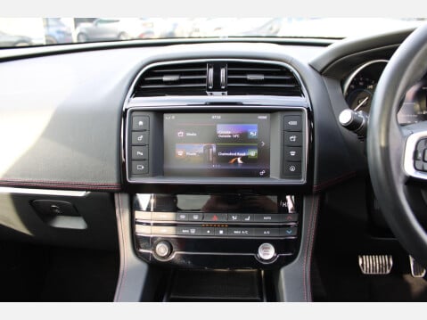Jaguar F-Pace 3.0 D300 V6 S Auto AWD 22