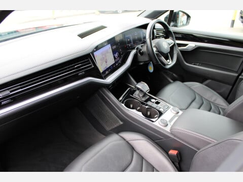 Volkswagen Touareg 3.0 TSI V6 Black Edition Tiptronic 4Motion 11
