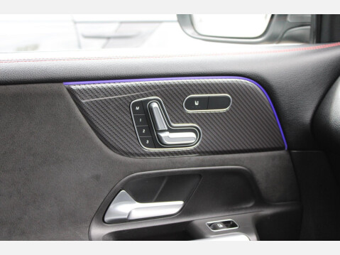 Mercedes-Benz GLB GLB220d AMG Line Premium Plus 8G-DCT 4MATIC 3