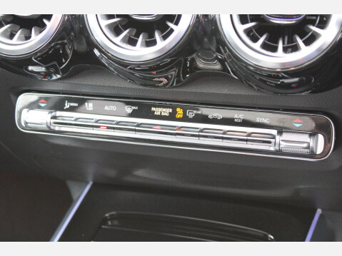 Mercedes-Benz GLB GLB220d AMG Line Premium Plus 8G-DCT 4MATIC 25