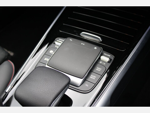 Mercedes-Benz GLB GLB220d AMG Line Premium Plus 8G-DCT 4MATIC 26