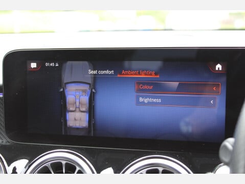 Mercedes-Benz GLB GLB220d AMG Line Premium Plus 8G-DCT 4MATIC 32