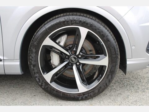 Audi Q7 3.0 TDI V6 50 Black Edition Tiptronic quattro Euro 6 (s/s) 5dr 46