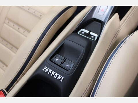 Ferrari F8 Spider 3.9T V8 F1 DCT 48